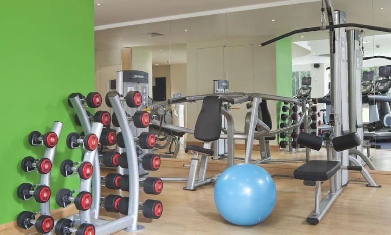 Fitness center at Holiday Inn London - Heathrow M4J4.