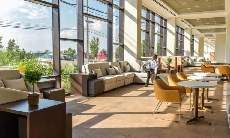 Lounge and dining area, perfect for co-working at Wyndham Garden North Bergen Near Secaucus.