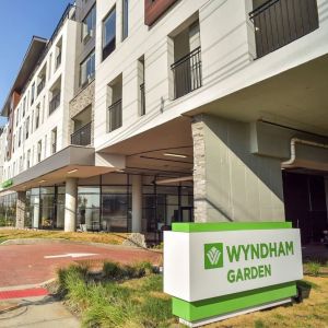 Hotel entrance at Wyndham Garden North Bergen Near Secaucus.