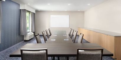 Meeting room at Fairfield Inn & Suites By Marriott Jacksonville.