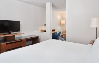 Day use room amenities at Fairfield Inn & Suites By Marriott Jacksonville.