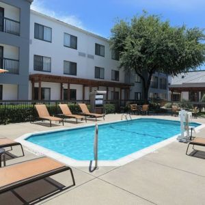 Refreshing outdoor pool at Courtyard By Marriott Dallas DFW Airport North/Irving.