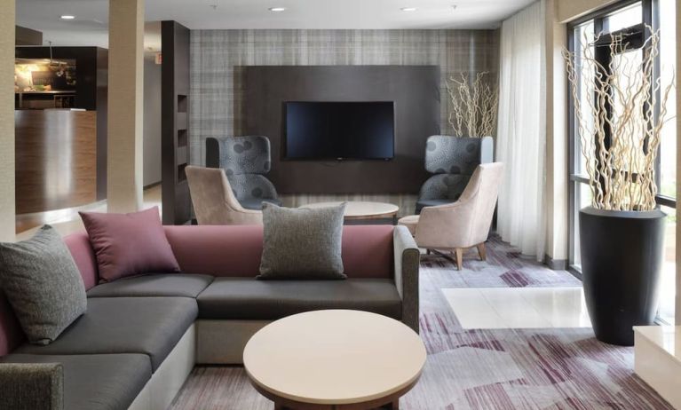 Lobby and coworking lounge at Courtyard By Marriott Dallas DFW Airport North/Irving.