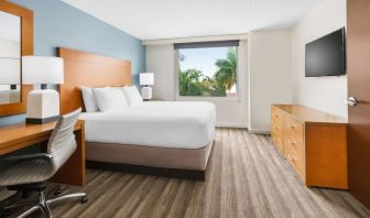 Day use room with work desk at Hyatt HOUSE Fort Lauderdale Airport-South & Cruise Port.