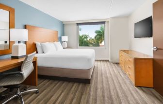 Day use room with work desk at Hyatt HOUSE Fort Lauderdale Airport-South & Cruise Port.