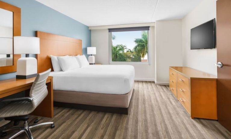 Day use room with work desk at Hyatt HOUSE Fort Lauderdale Airport-South & Cruise Port.