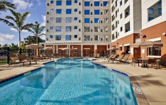 Refreshing outdoor pool at Hyatt HOUSE Fort Lauderdale Airport-South & Cruise Port.