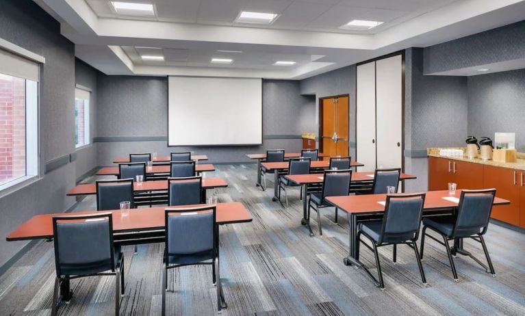 Spacious meeting room at Hyatt HOUSE Fort Lauderdale Airport-South & Cruise Port.