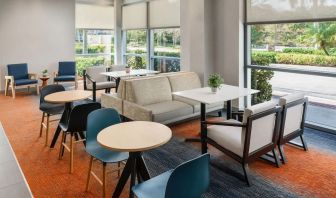 Dining area perfect for coworking at Hyatt HOUSE Fort Lauderdale Airport-South & Cruise Port.