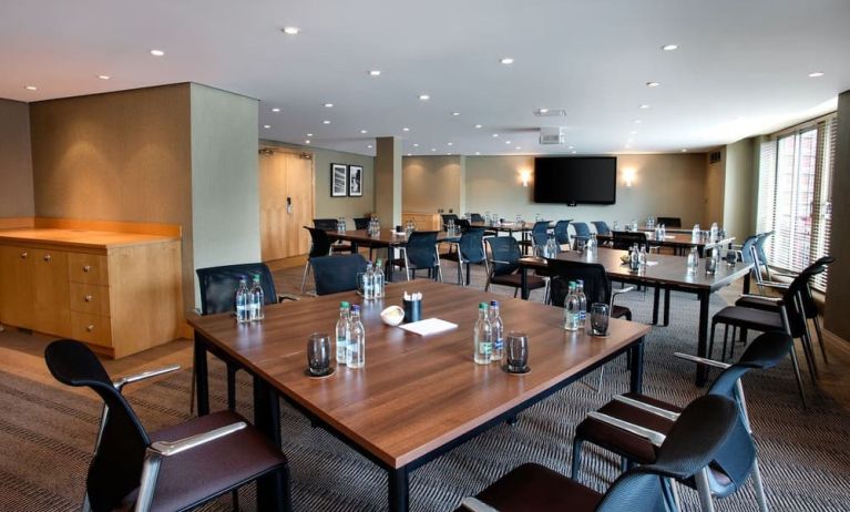 Meeting facility at Crowne Plaza London - Heathrow.