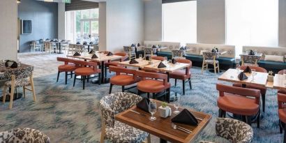 Dining area perfect for coworking at Hilton Garden Inn Nashville Vanderbilt.