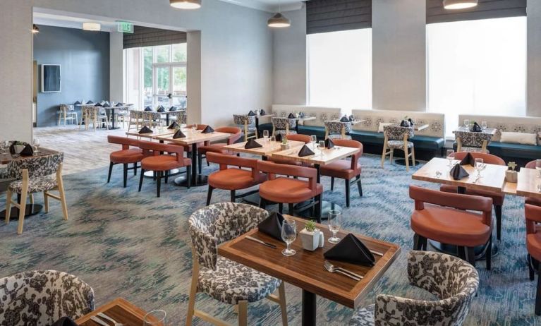 Dining area perfect for coworking at Hilton Garden Inn Nashville Vanderbilt.