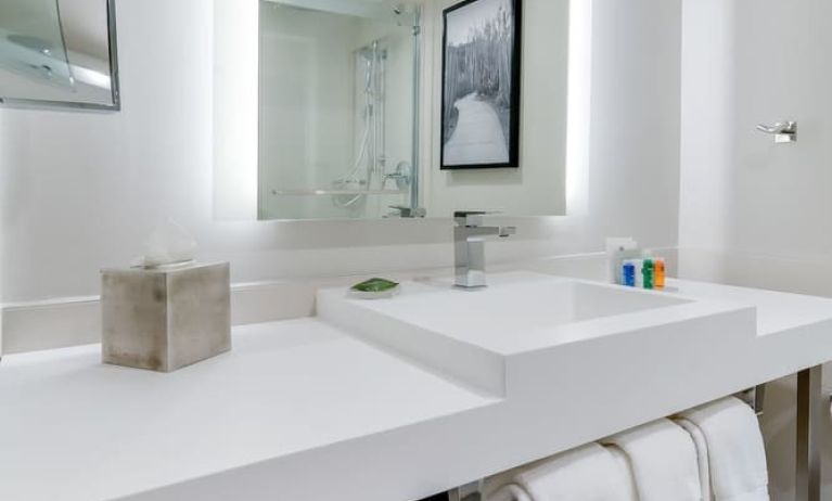 Guest bathroom with shower at Radisson Hotel Sunnyvale Silicon Valley.