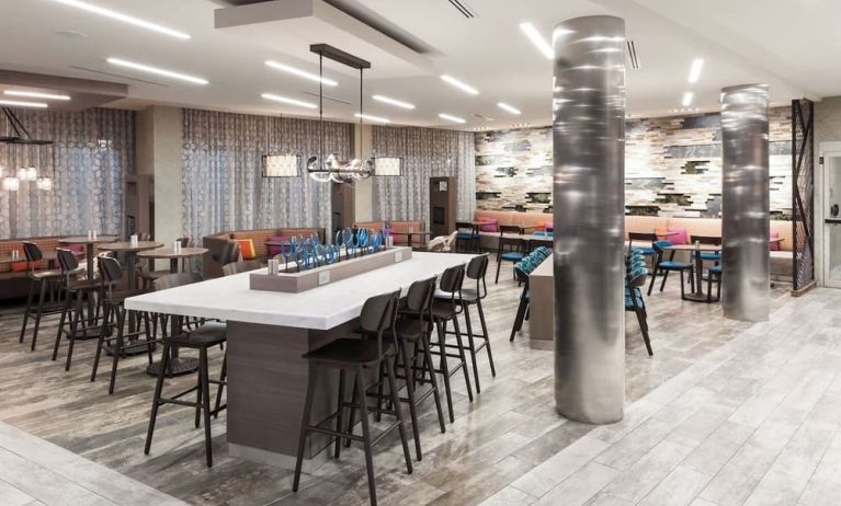 Dining area perfect for coworking at Courtyard By Marriott Fort Worth Historic Stockyards.