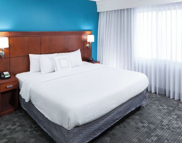 Day use room with natural light at Courtyard By Marriott Hattiesburg.
