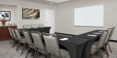 Meeting room at Courtyard By Marriott Hattiesburg.