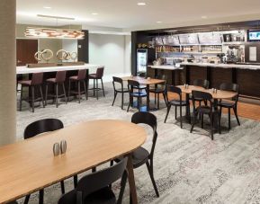 Dining area perfect for coworking at Courtyard By Marriott Hattiesburg.