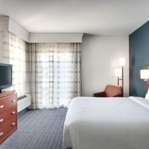 Day use room with natural light at Courtyard By Marriott Houston NASA/Clear Lake.