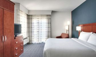 Day use room with natural light at Courtyard By Marriott Houston NASA/Clear Lake.