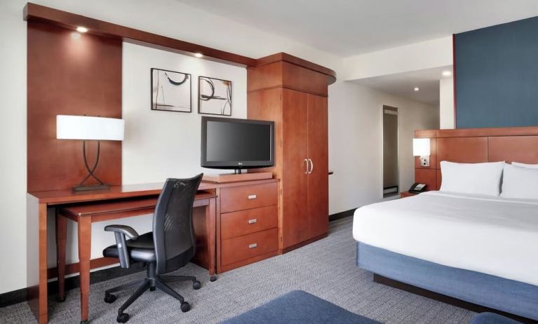 Day use room with work desk and sofa at Courtyard By Marriott Houston NASA/Clear Lake.