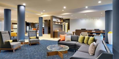 Lobby and coworking lounge at Courtyard By Marriott Houston NASA/Clear Lake.