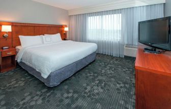 Day use room with natural light at Courtyard By Marriott Montgomery Prattville.