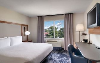 Day use room with work desk at Fairfield Inn & Suites By Marriott Albany.