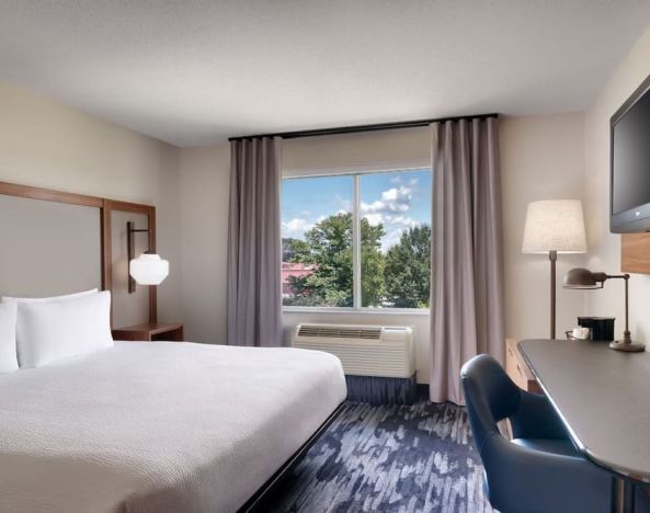 Day use room with work desk at Fairfield Inn & Suites By Marriott Albany.