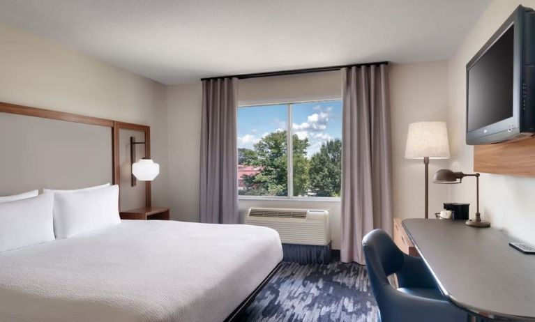 Day use room with work desk at Fairfield Inn & Suites By Marriott Albany.