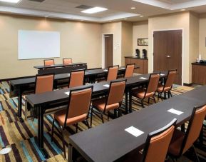 Meeting room at Fairfield Inn & Suites By Marriott Houston Pasadena.