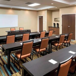 Meeting room at Fairfield Inn & Suites By Marriott Houston Pasadena.