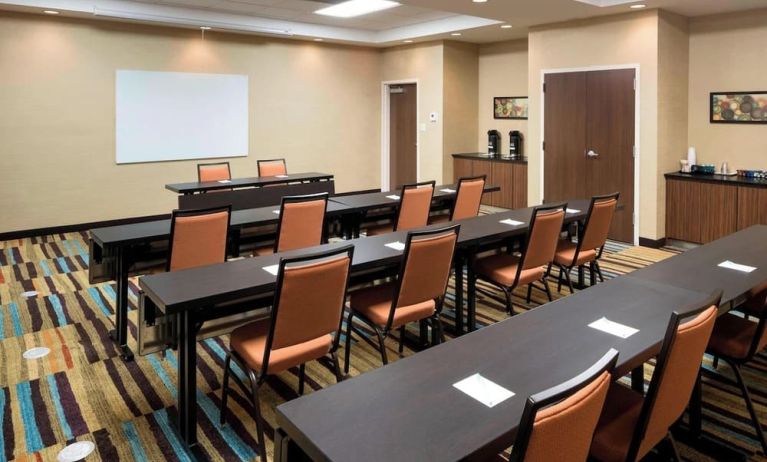 Meeting room at Fairfield Inn & Suites By Marriott Houston Pasadena.