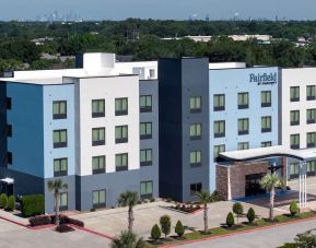 Hotel exterior at Fairfield Inn & Suites By Marriott Houston Pasadena.