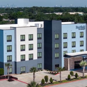 Hotel exterior at Fairfield Inn & Suites By Marriott Houston Pasadena.