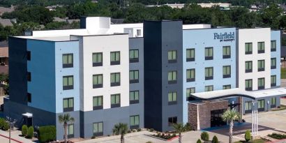 Hotel exterior at Fairfield Inn & Suites By Marriott Houston Pasadena.