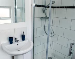 Private guest bathroom with shower and free toiletries at Trivelles Liverpool Hotel.