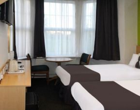 Day use twin room with work desk at Euro Lodge Clapham Hotel.