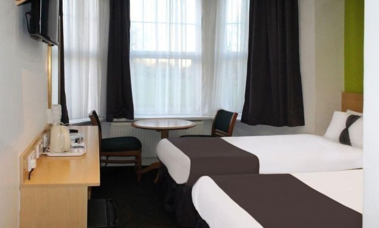 Day use twin room with work desk at Euro Lodge Clapham Hotel.