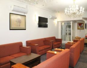 Lounge area at Euro Lodge Clapham Hotel.