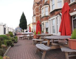 Outdoor seating area at Euro Lodge Clapham Hotel.