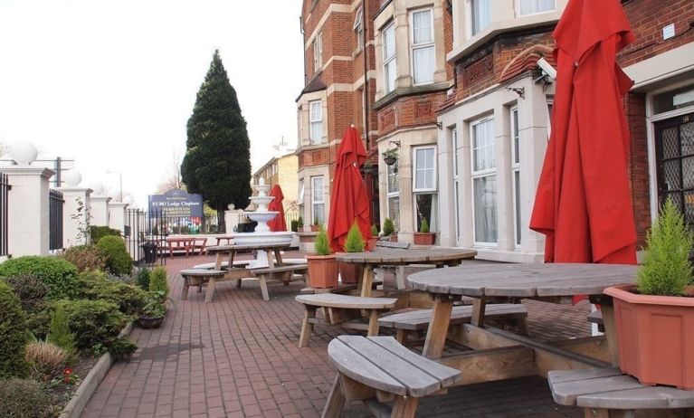 Outdoor seating area at Euro Lodge Clapham Hotel.