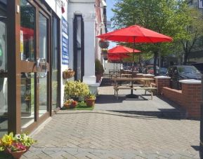 Outdoor sitting at Euro Wembley - Elm Hotel.