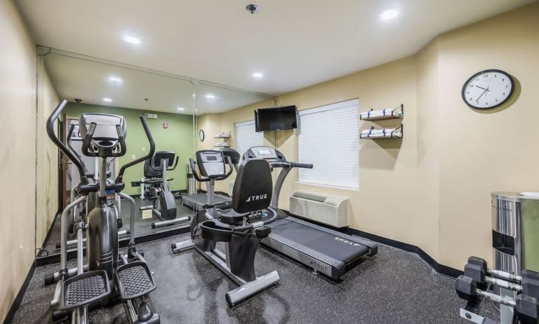 Fitness center at Spark By Hilton Oxford.