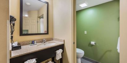 Day room with guest bathroom at Spark By Hilton Oxford.