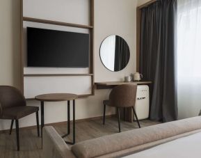 Romantic king with TV at Hilton Garden Inn Padova City Centre.