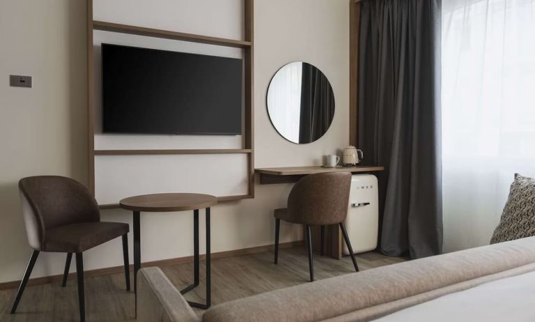 Romantic king with TV at Hilton Garden Inn Padova City Centre.