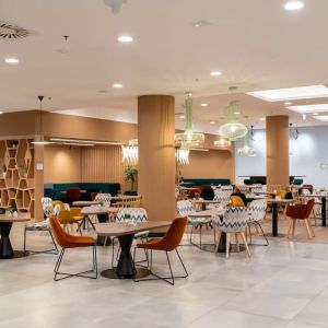 Dining and coworking at Hampton By Hilton Budapest City Centre.