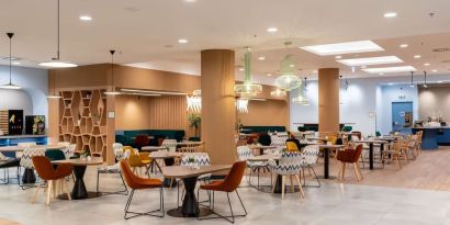 Dining and coworking at Hampton By Hilton Budapest City Centre.