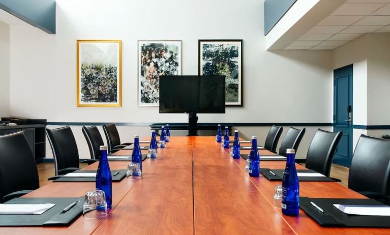 Professional meeting room at Hyatt Regency Boston/Cambridge.