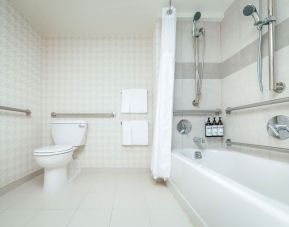 Guest bathroom with shower and tub at Hyatt Regency Boston/Cambridge.